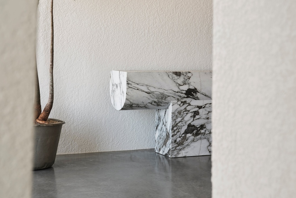 [1226M-1-103] Arii Console